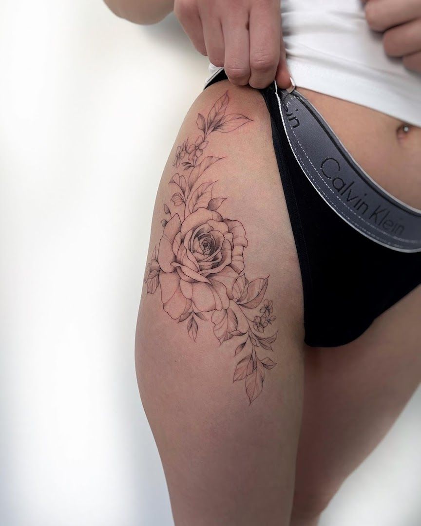 a woman's thigh with a narben tattoo of a rose on it, dahme-spreewald, germany