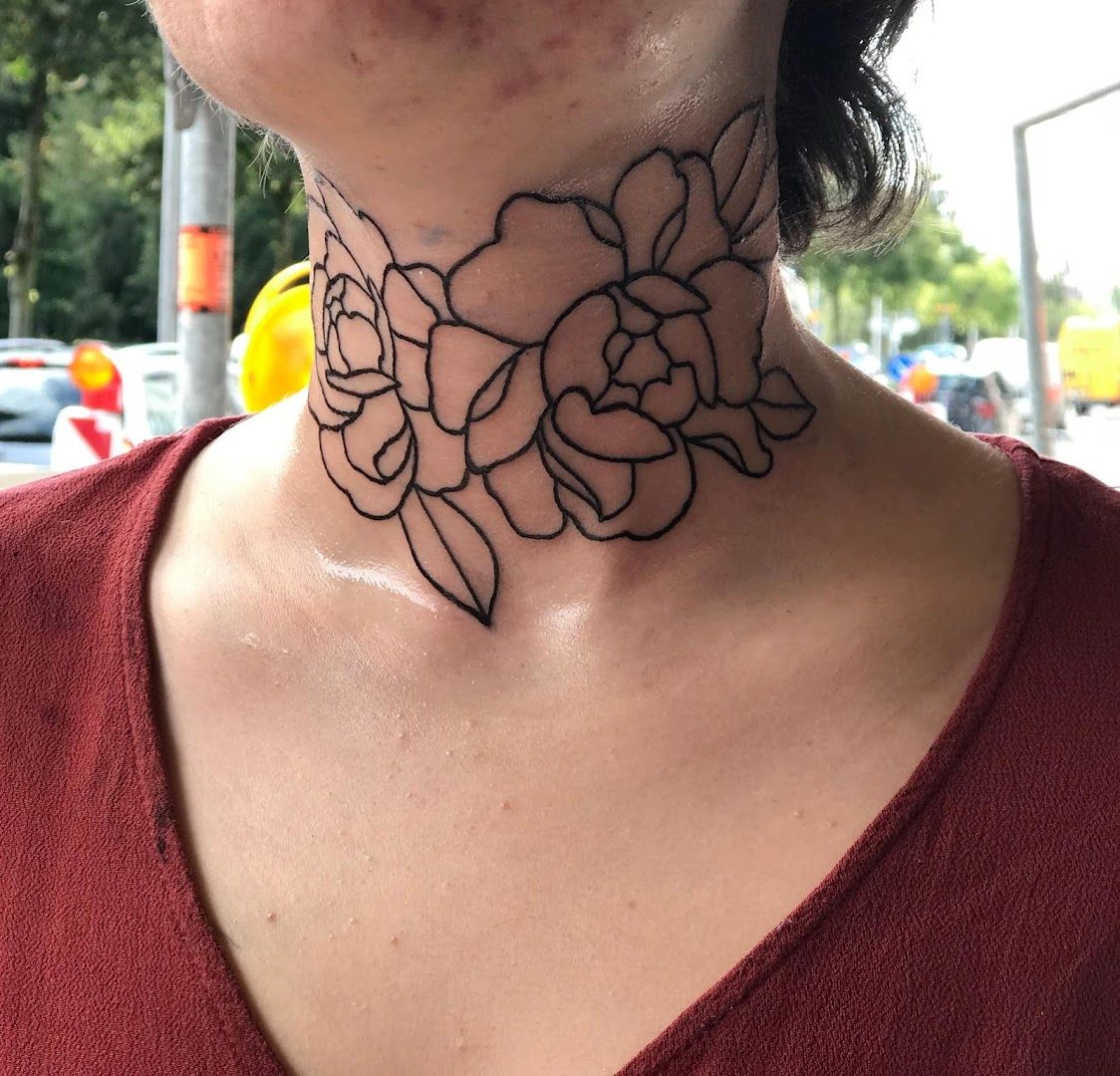 a woman with a neck narben tattoo, bodenseekreis, germany