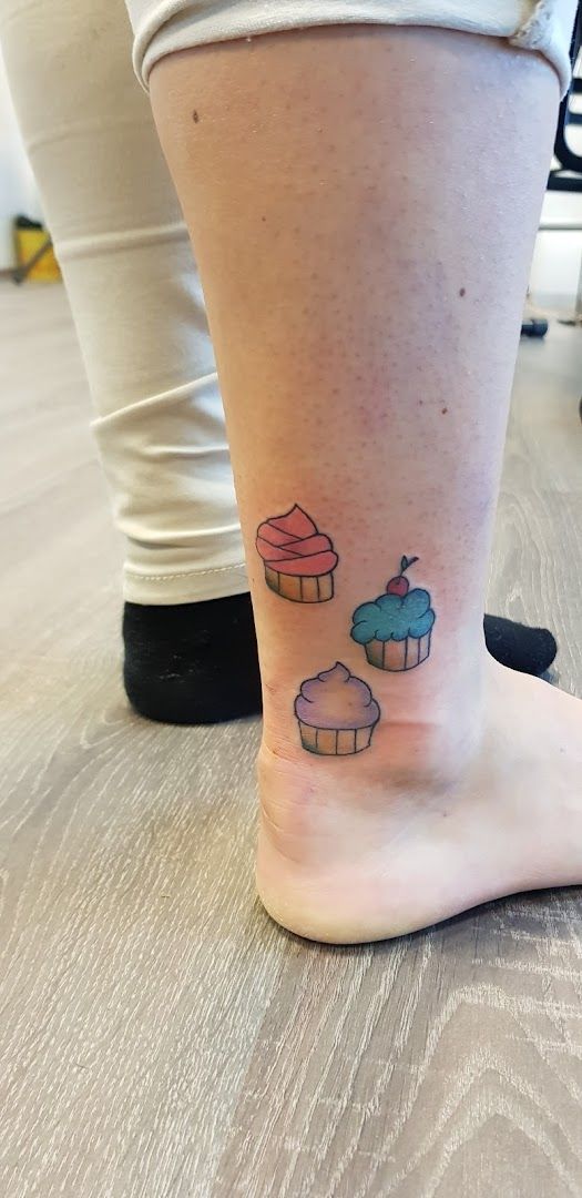 a woman with a cupcake narben tattoo on her ankle, duisburg, germany