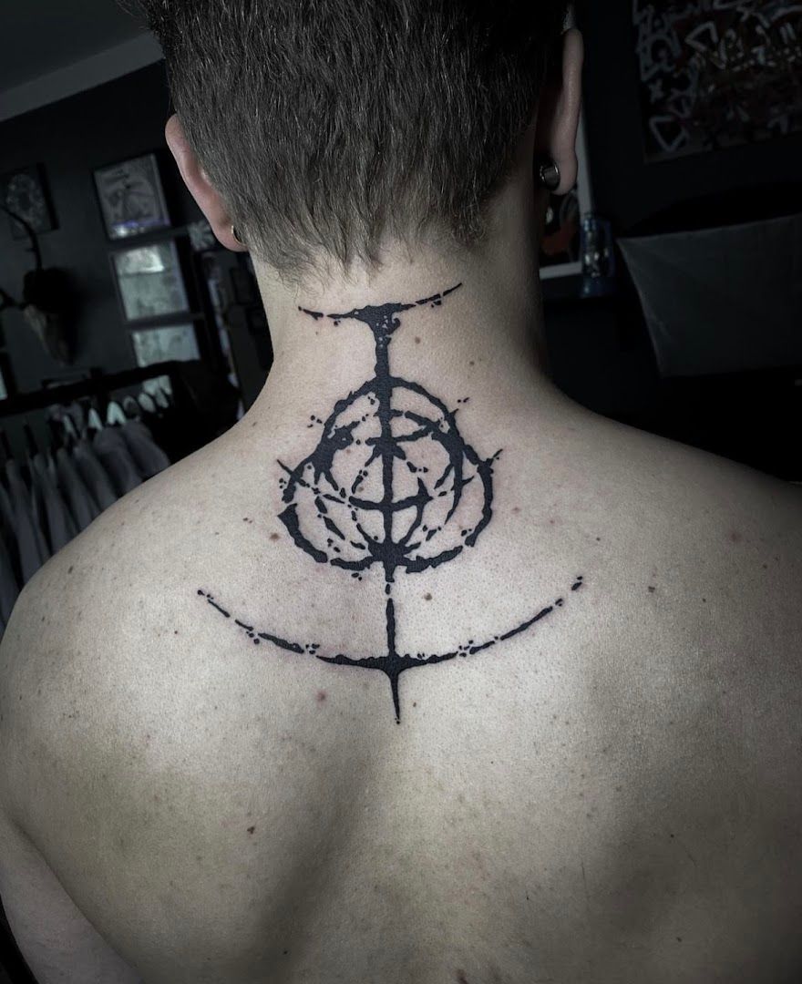 a man with a compass cover-up tattoo on his back, zwickau, germany