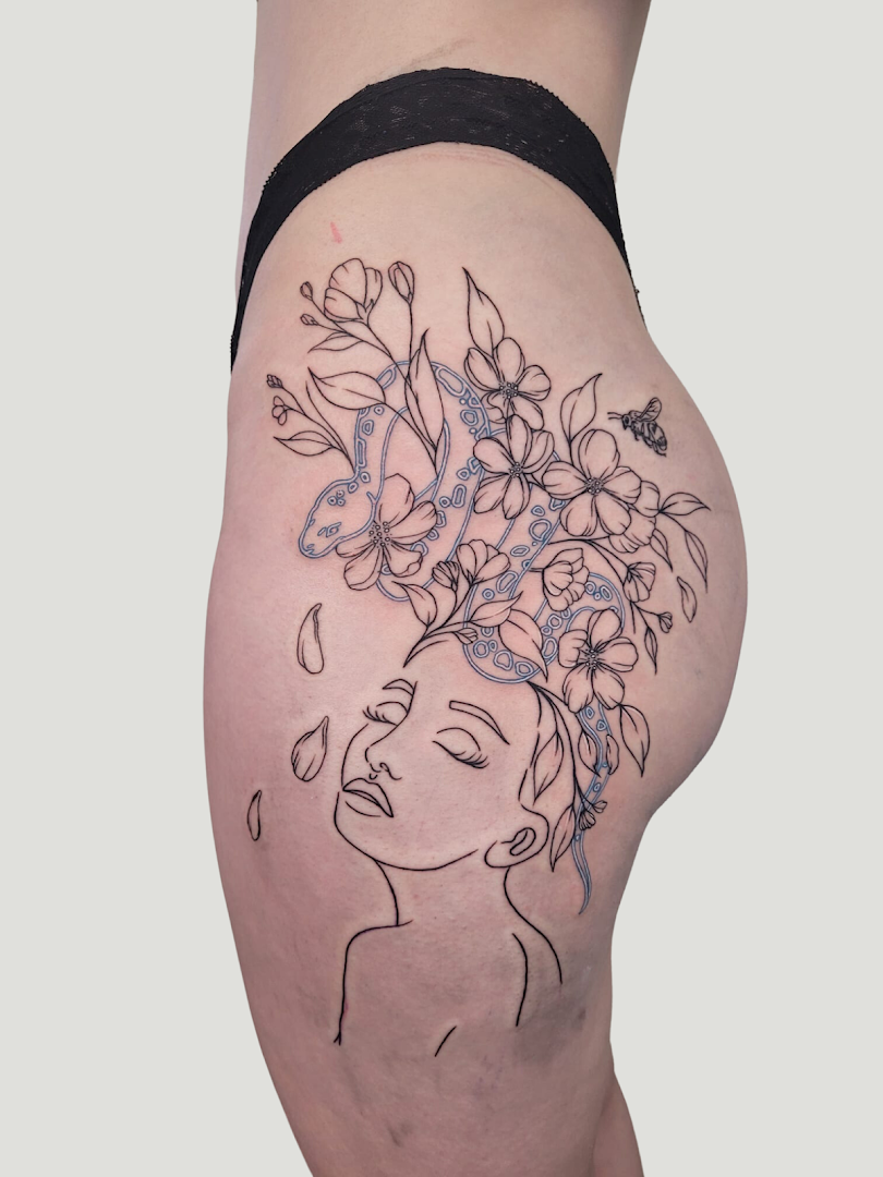 a woman's thigh with flowers on it
