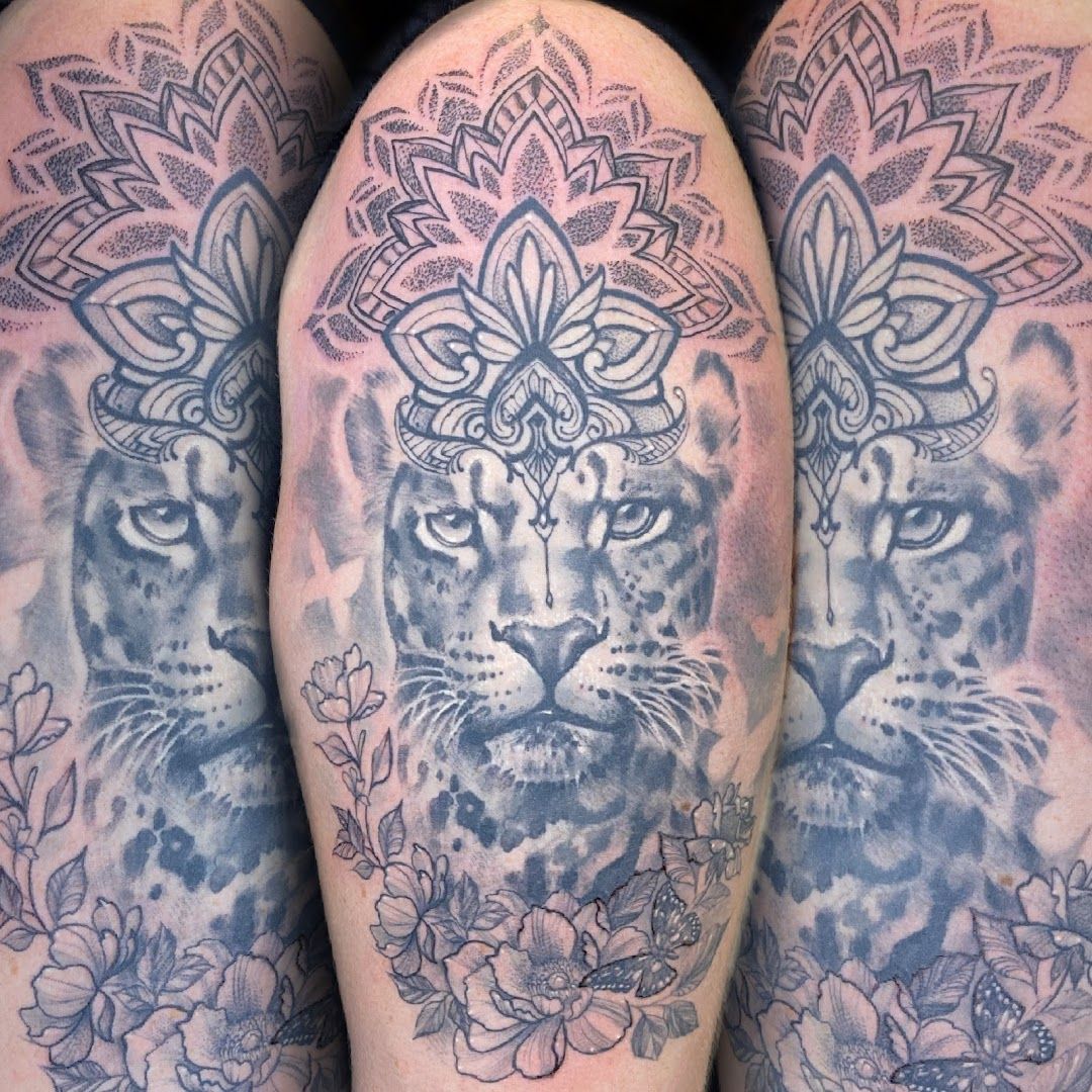 a blackwork tattoo of a tiger and flowers, mansfeld-südharz, germany