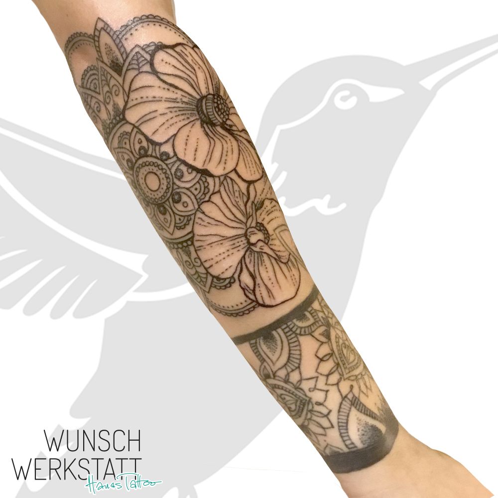 a japanische tattoos in leipzig with a bird and flowers on it, würzburg, germany