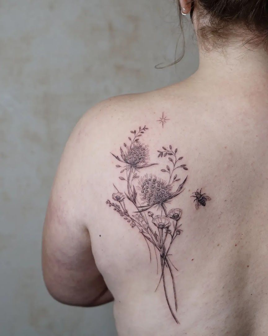 a woman with a narben tattoo on her back, essen, germany