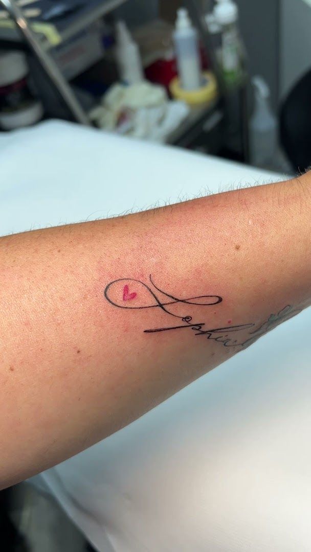 a narben tattoo with a heart on the arm, fulda, germany