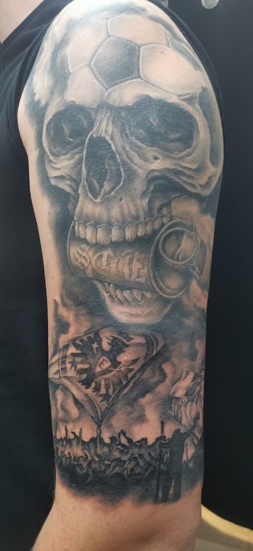 a skull with a gun and a skull on it
