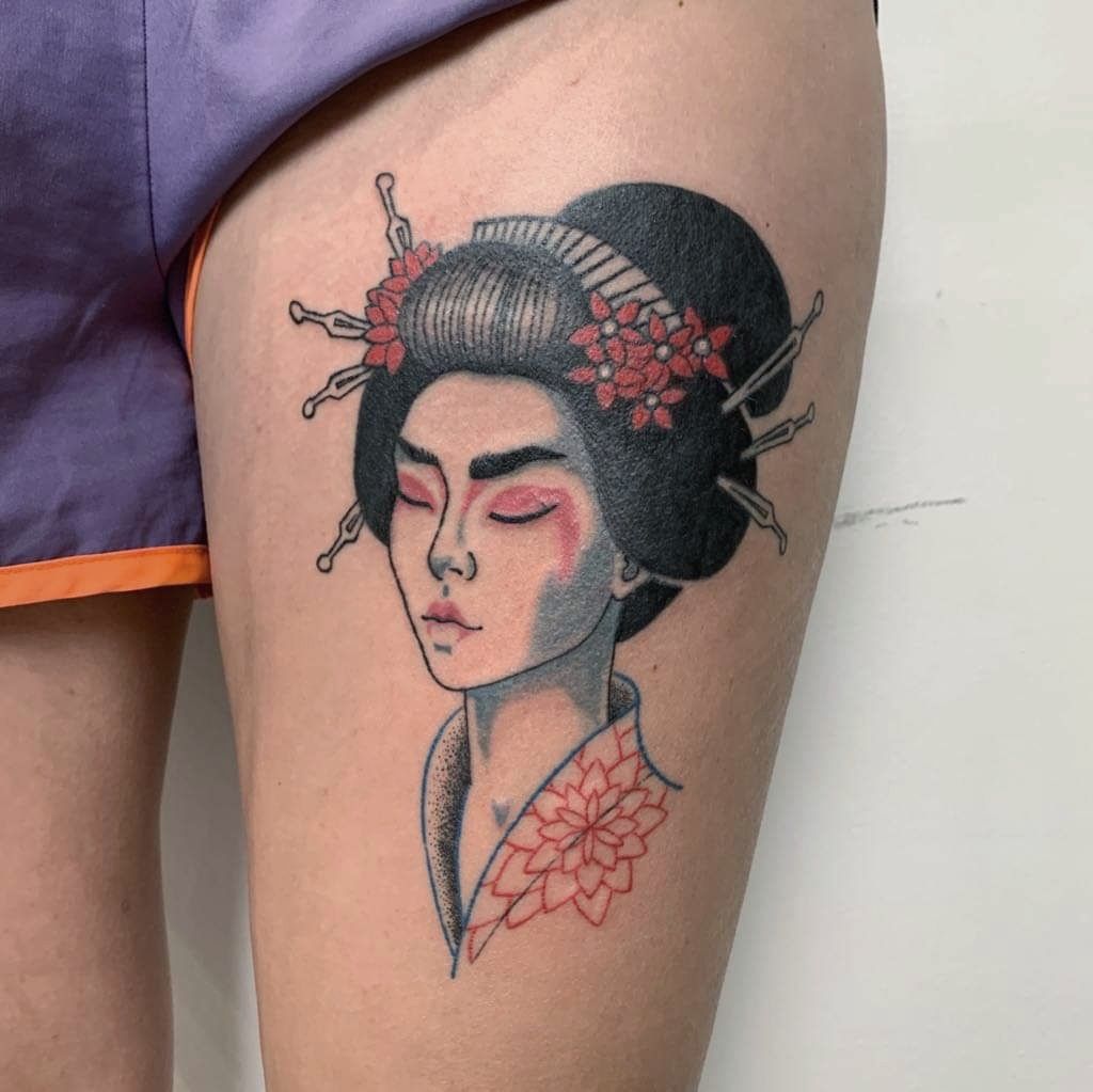 a cover-up tattoo of a geko geki with a flower in her hair, berlin, germany