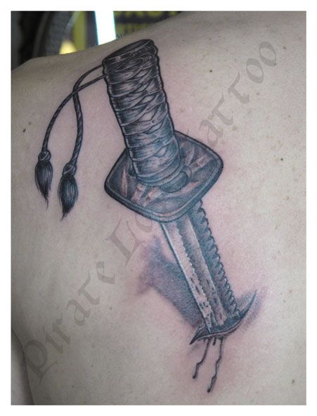 a blackwork tattoo of a dagger on the back, reutlingen, germany