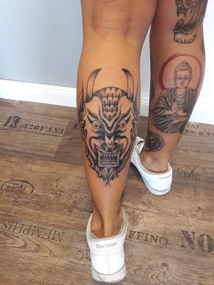 a woman with narben tattoos on her legs, heidekreis, germany