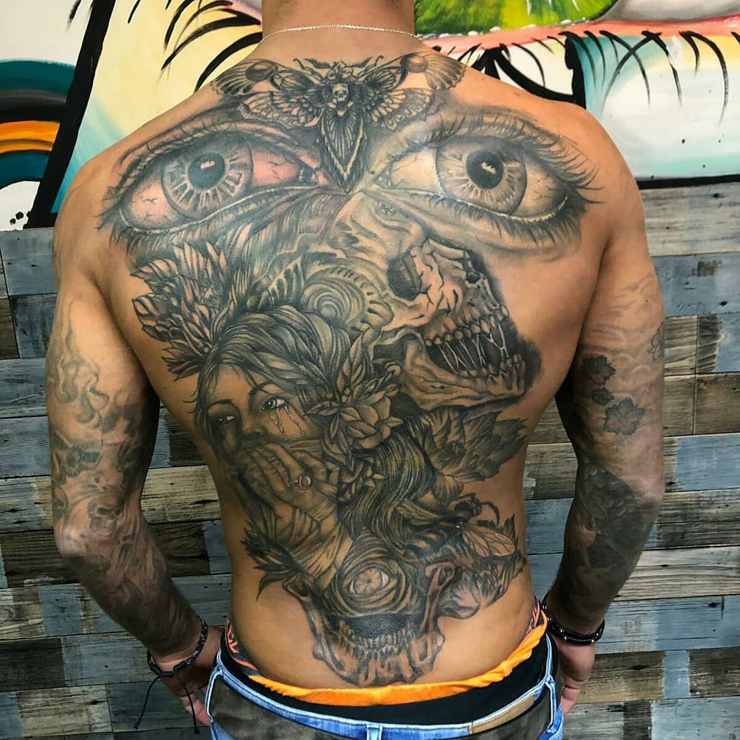 a man with a japanische tattoos in leipzig on his back, mönchengladbach, germany