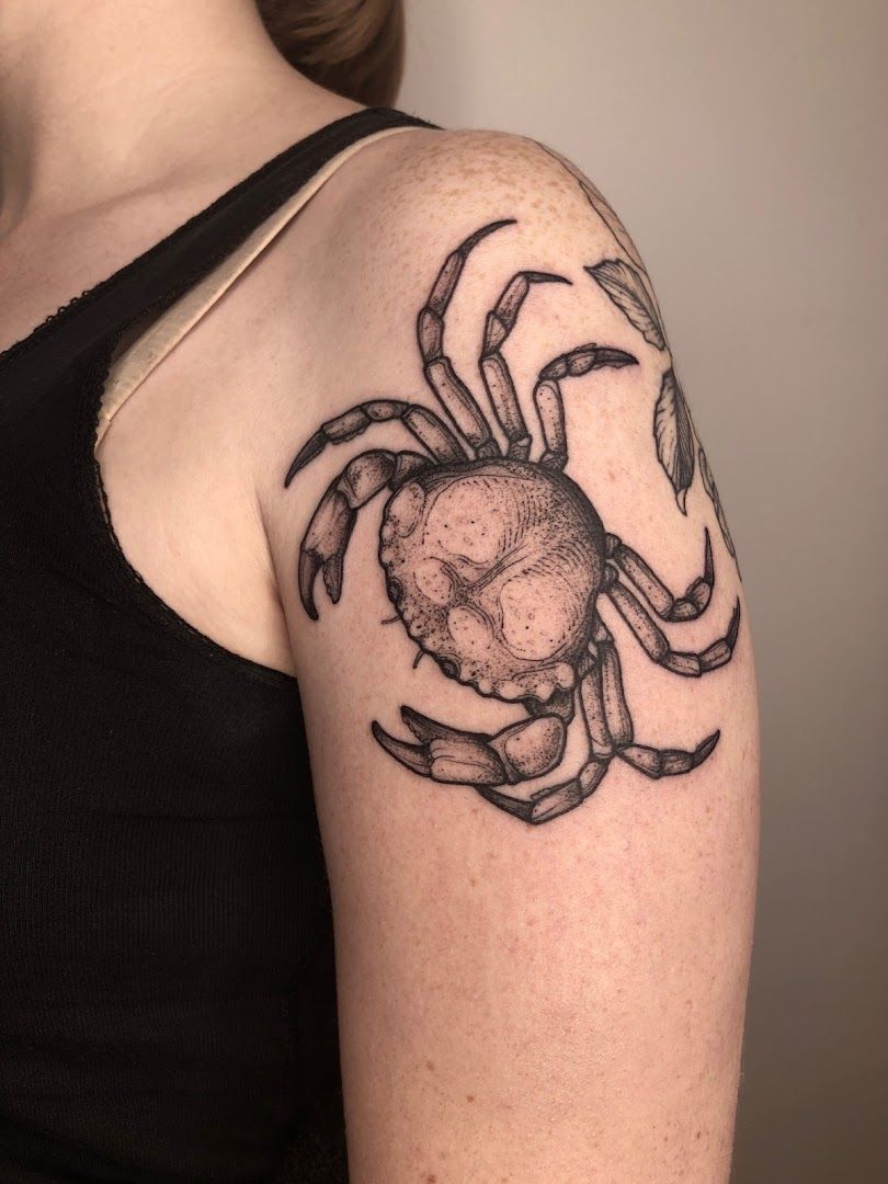 a black and white crab cover-up tattoo on the shoulder, bochum, germany