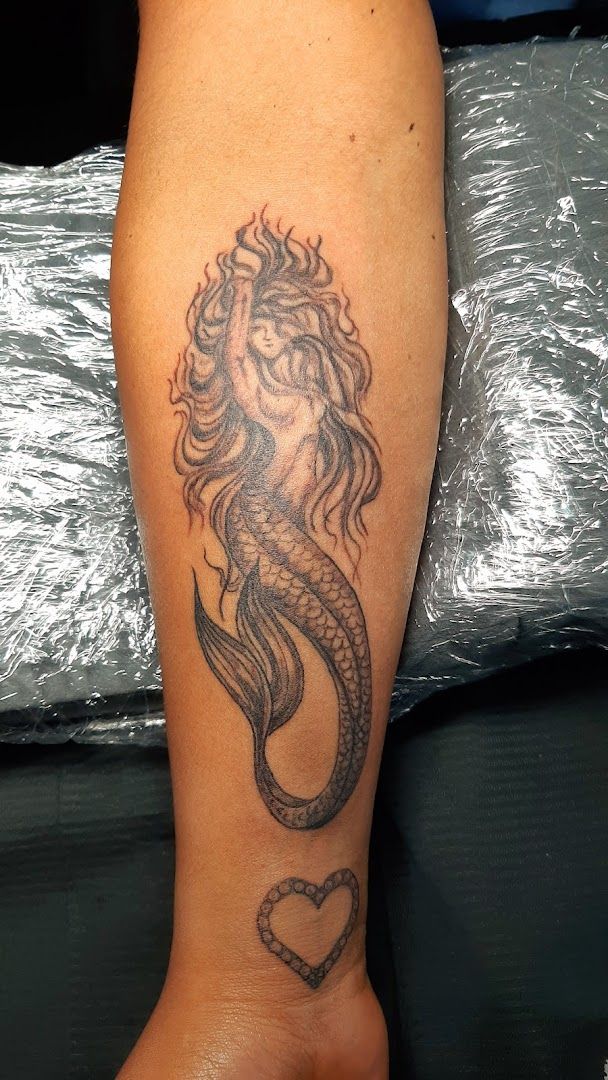 a mermaid narben tattoo on the leg, märkischer kreis, germany