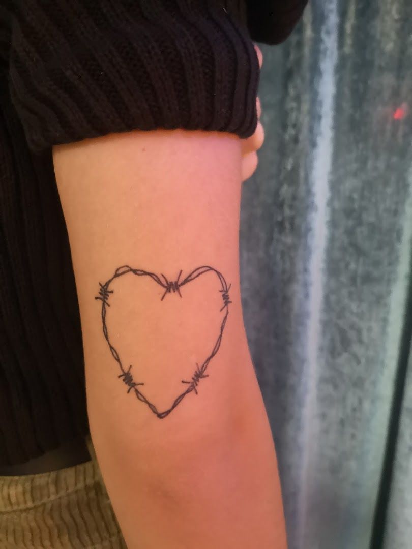 a heart with barbed on the side