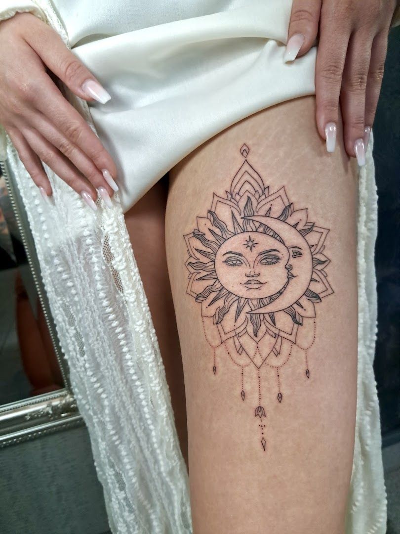 a woman's thigh with a sun narben tattoo on it, heidelberg, germany