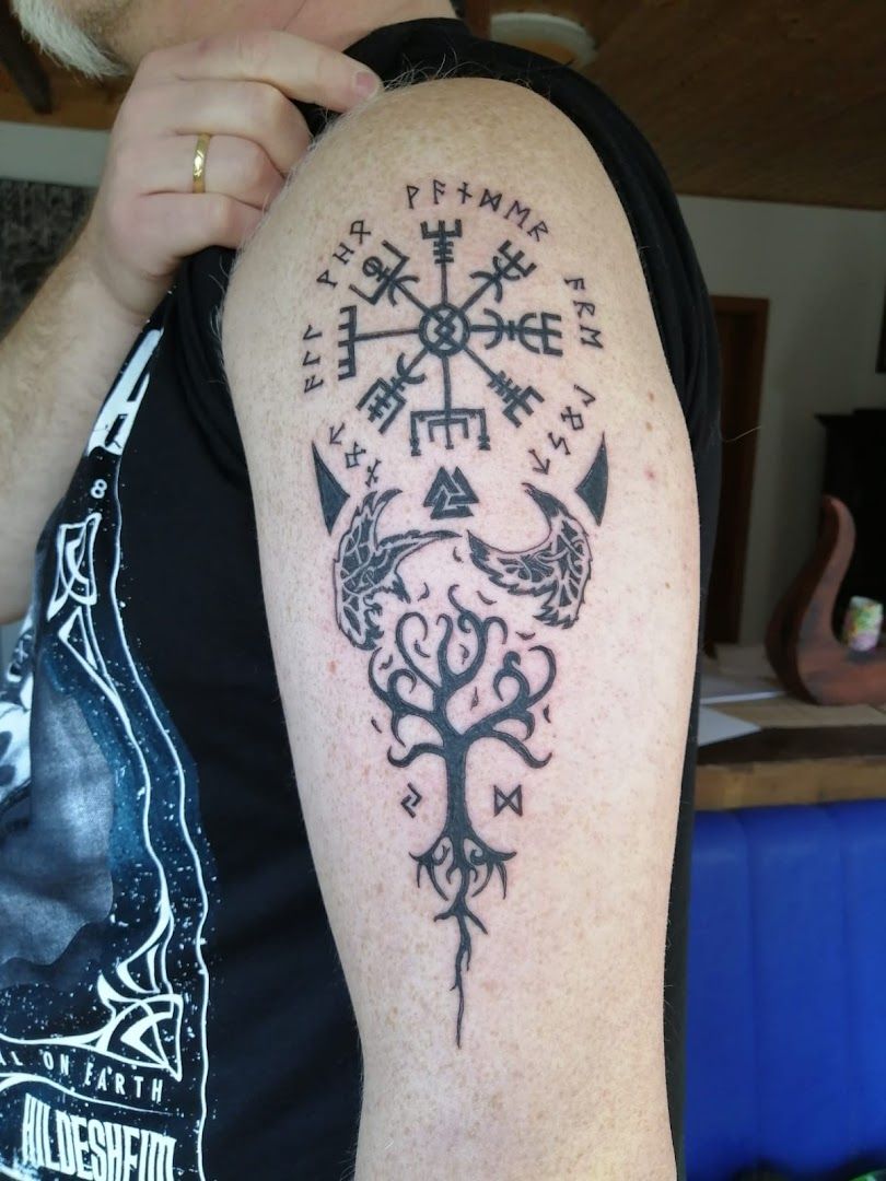 a narben tattoo on the arm of a man, märkischer kreis, germany