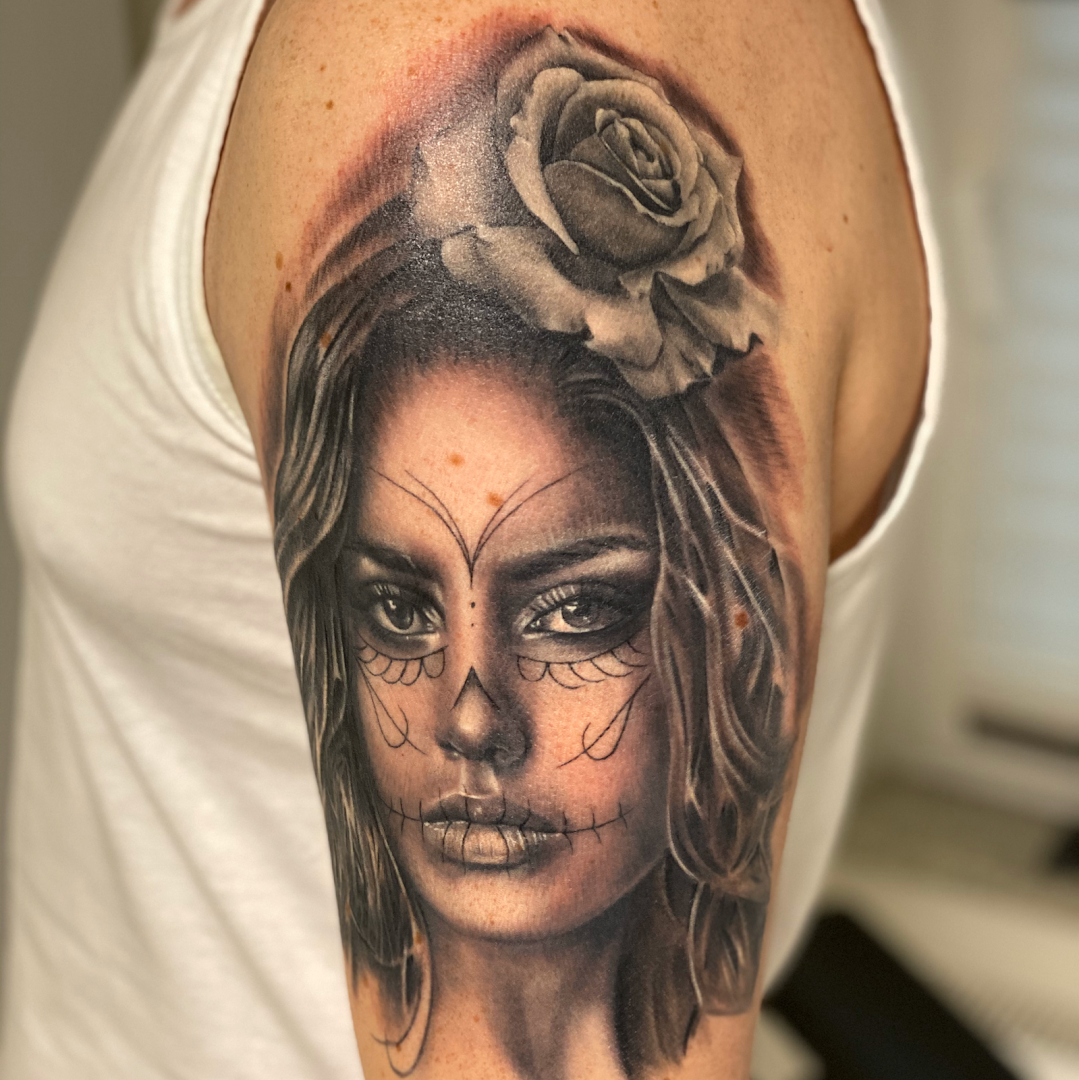 a woman with a rose cover-up tattoo on her shoulder, kleve, germany