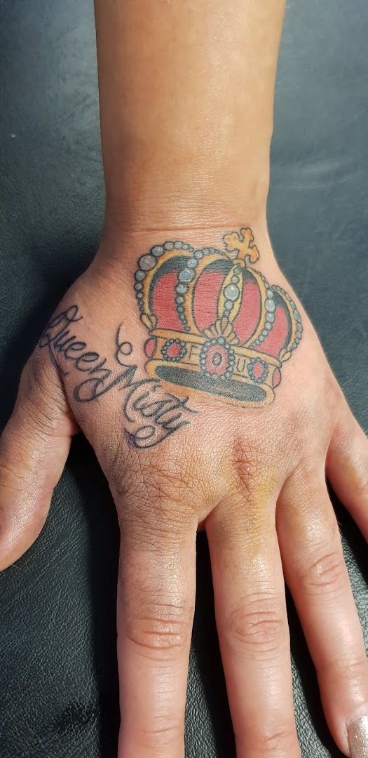 a hand with a crown narben tattoo on it, duisburg, germany