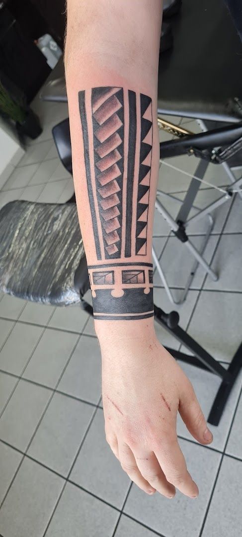 a realistic tattoos on the wrist, emmendingen, germany