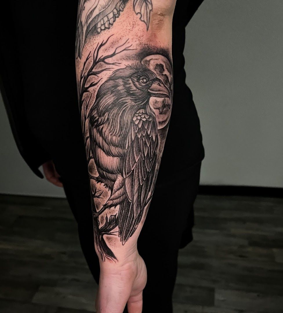 a black and grey narben tattoo of a bird on the arm, fulda, germany