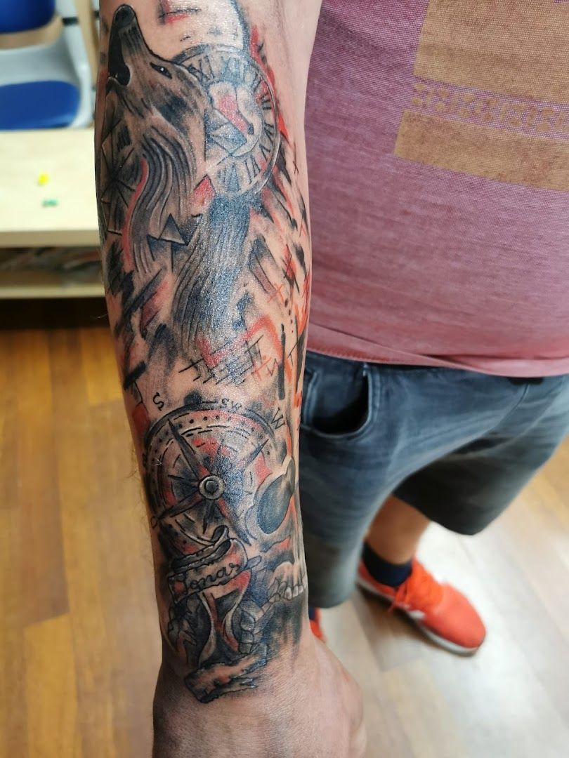 a man with a japanische tattoos in leipzig on his arm, kreisfreie stadt zweibrücken, germany