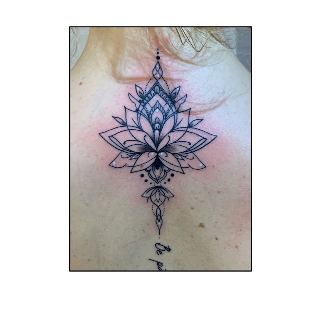 a lotus narben tattoo on the back of a woman, bergstraße, germany