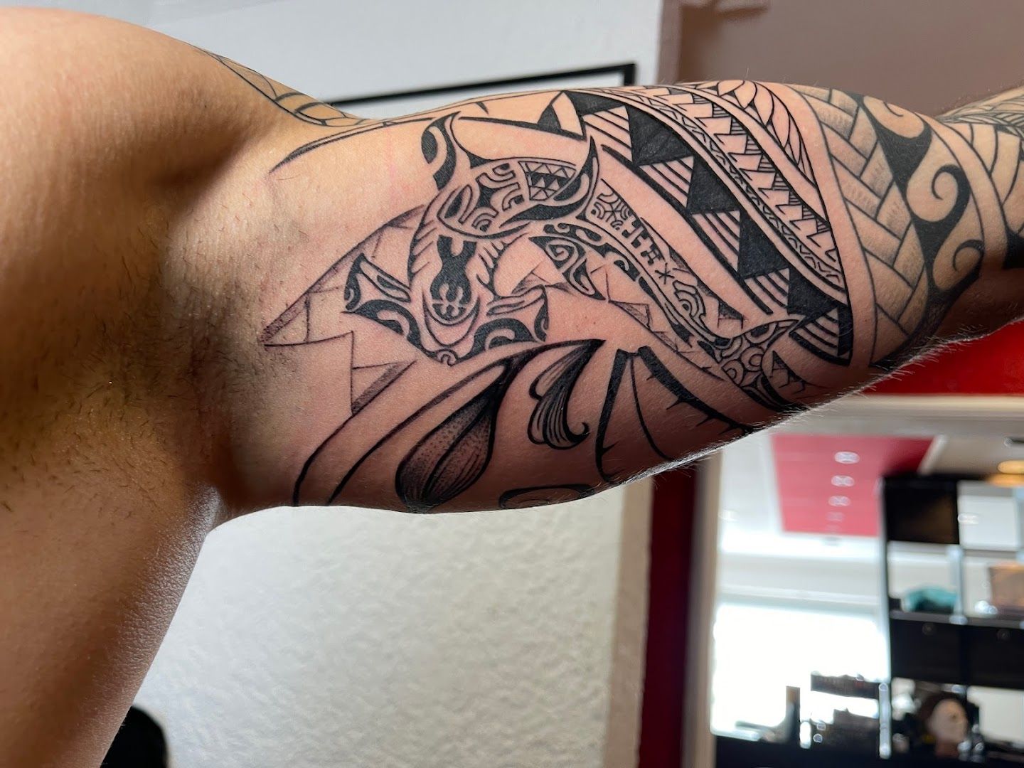 a man with a japanische tattoos in leipzig on his arm, kreisfreie stadt augsburg, germany