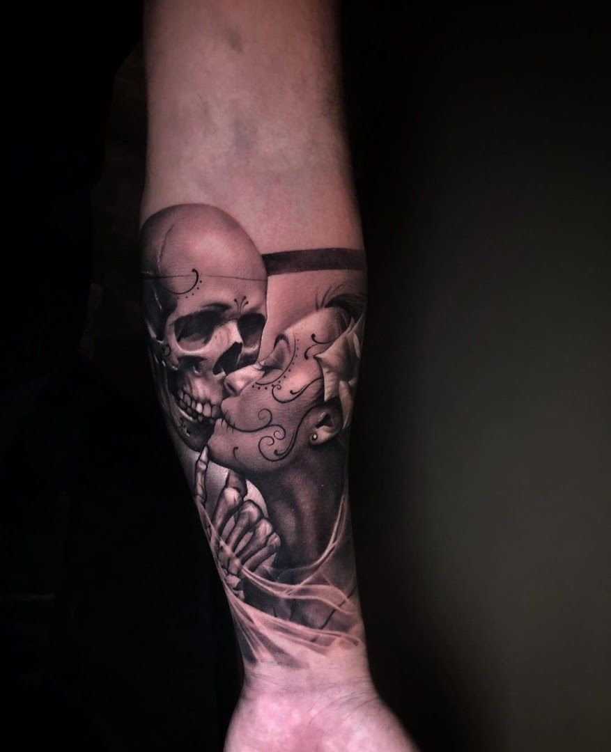 a black and white cover-up tattoo of a skull and a woman, main-taunus, germany