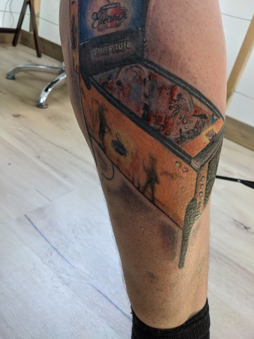 a narben tattoo of a box with a picture of a man, rems-murr, germany