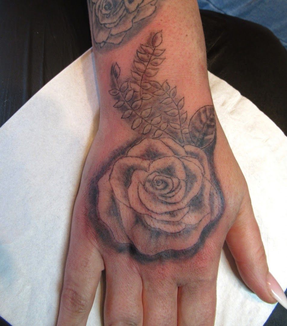 a hand with a rose narben tattoo on it, ammerland, germany