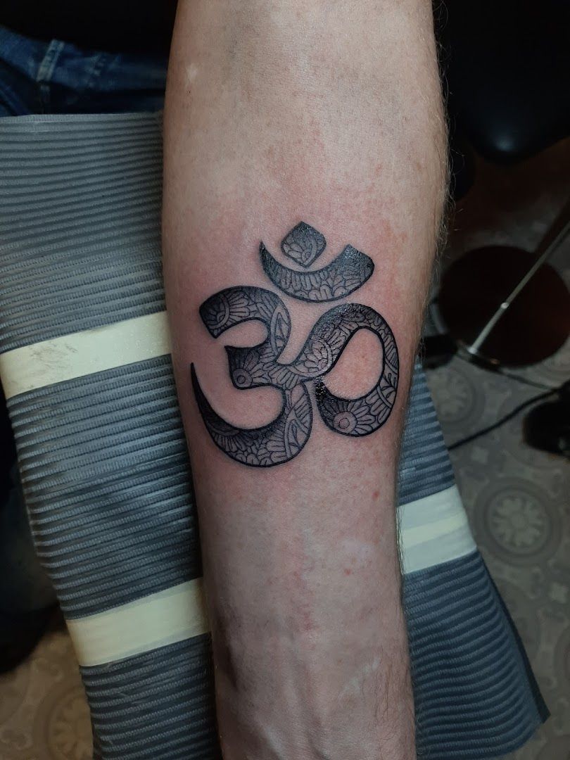 a narben tattoo of an om oma, stuttgart, germany