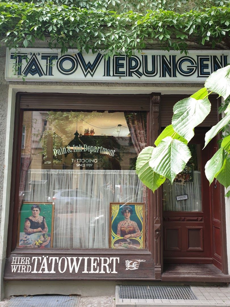 tatowi burger in the city of hanoi