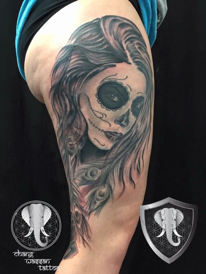 a woman with a skull narben tattoo on her arm, reutlingen, germany