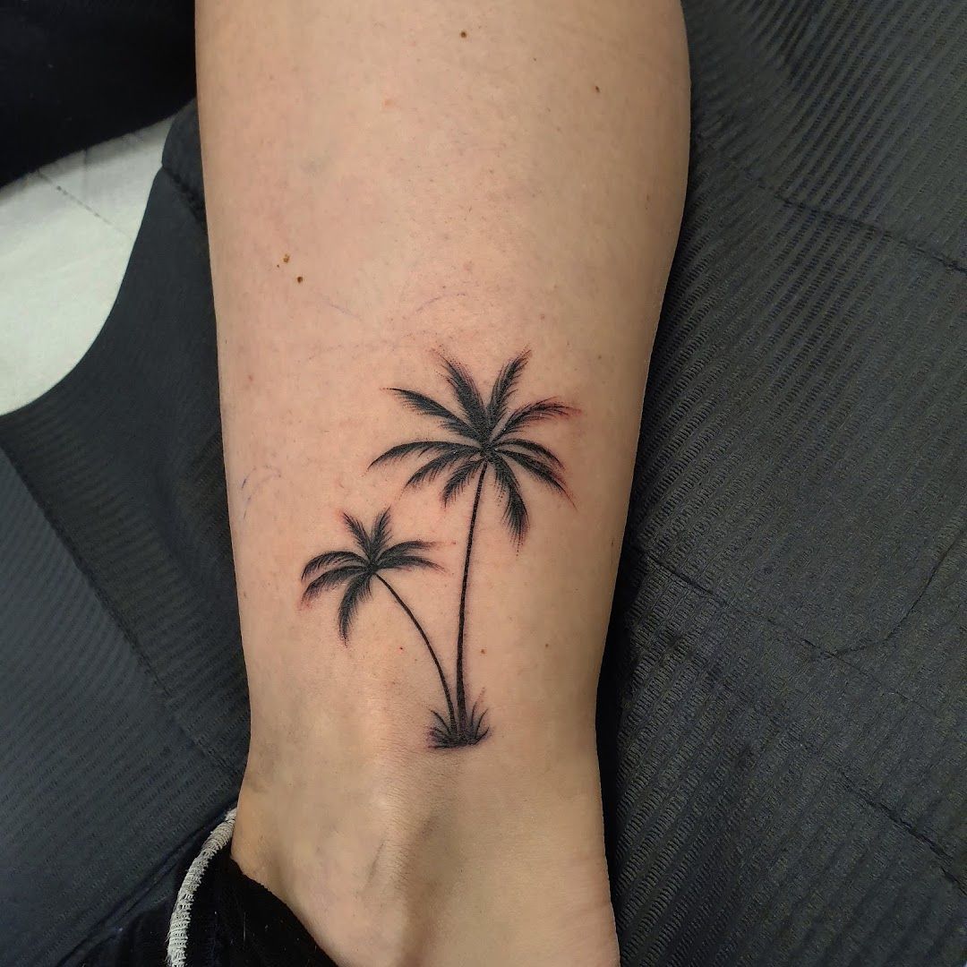 palm tree narben tattoo on the ankle, hof, germany