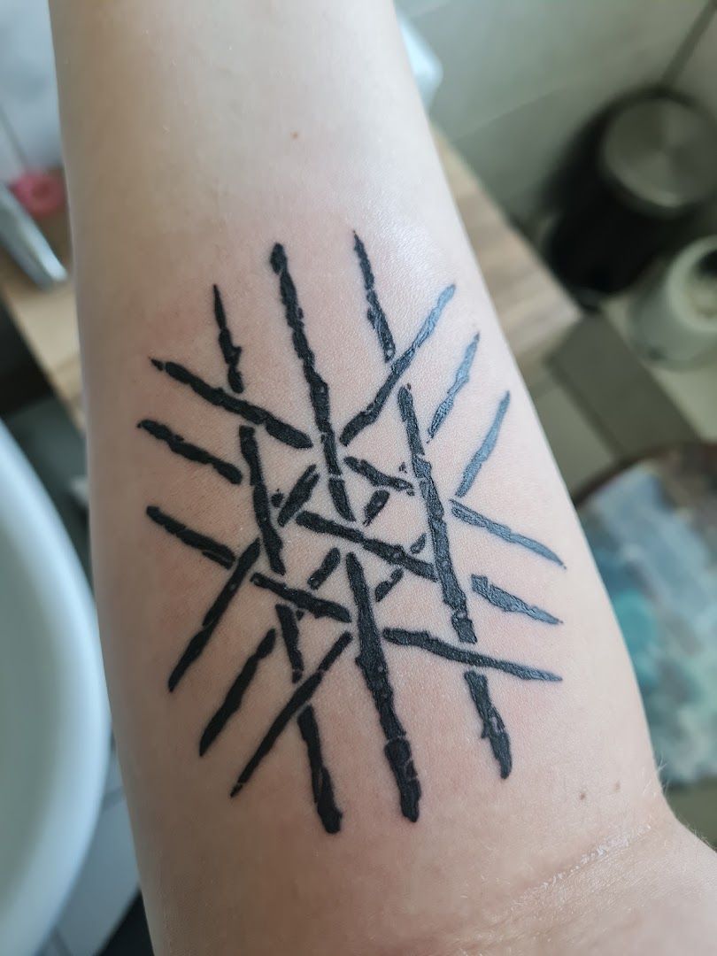 a narben tattoo with a star design on the wrist, friesland, germany