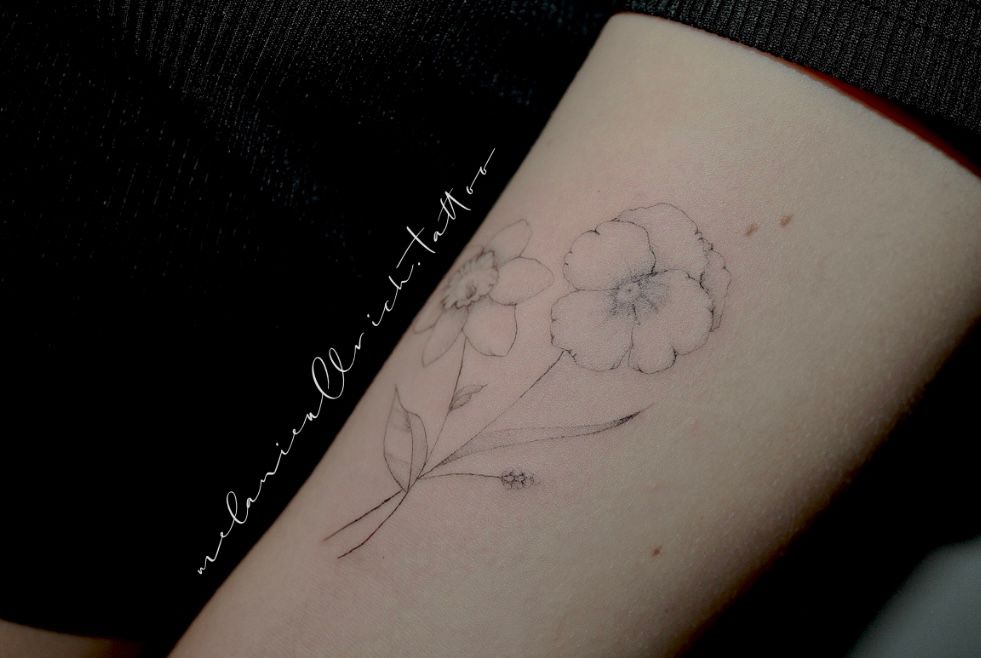 a small flower narben tattoo on the right arm, rhein-sieg-kreis, germany