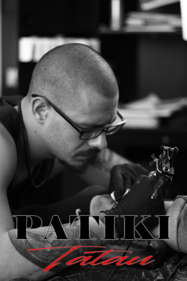 a man is working on a narben tattoo, bodenseekreis, germany