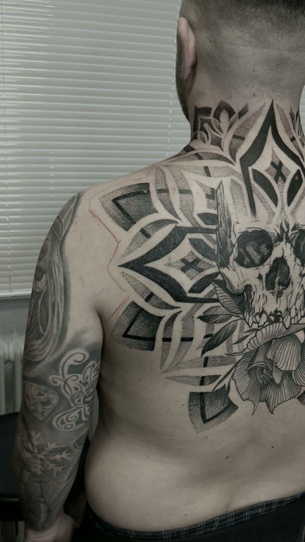 a man with a narben tattoo on his back, darmstadt-dieburg, germany