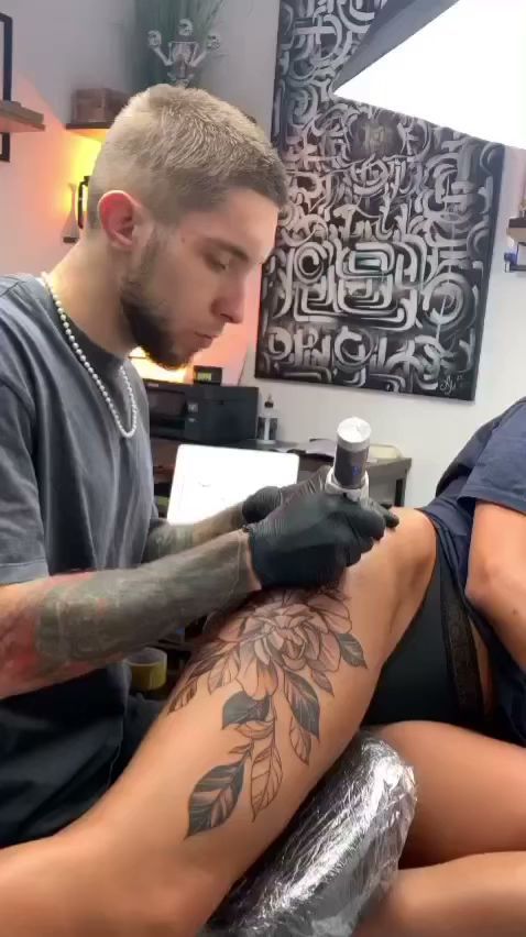 a man getting his narben tattoo done by a woman, bremen, germany