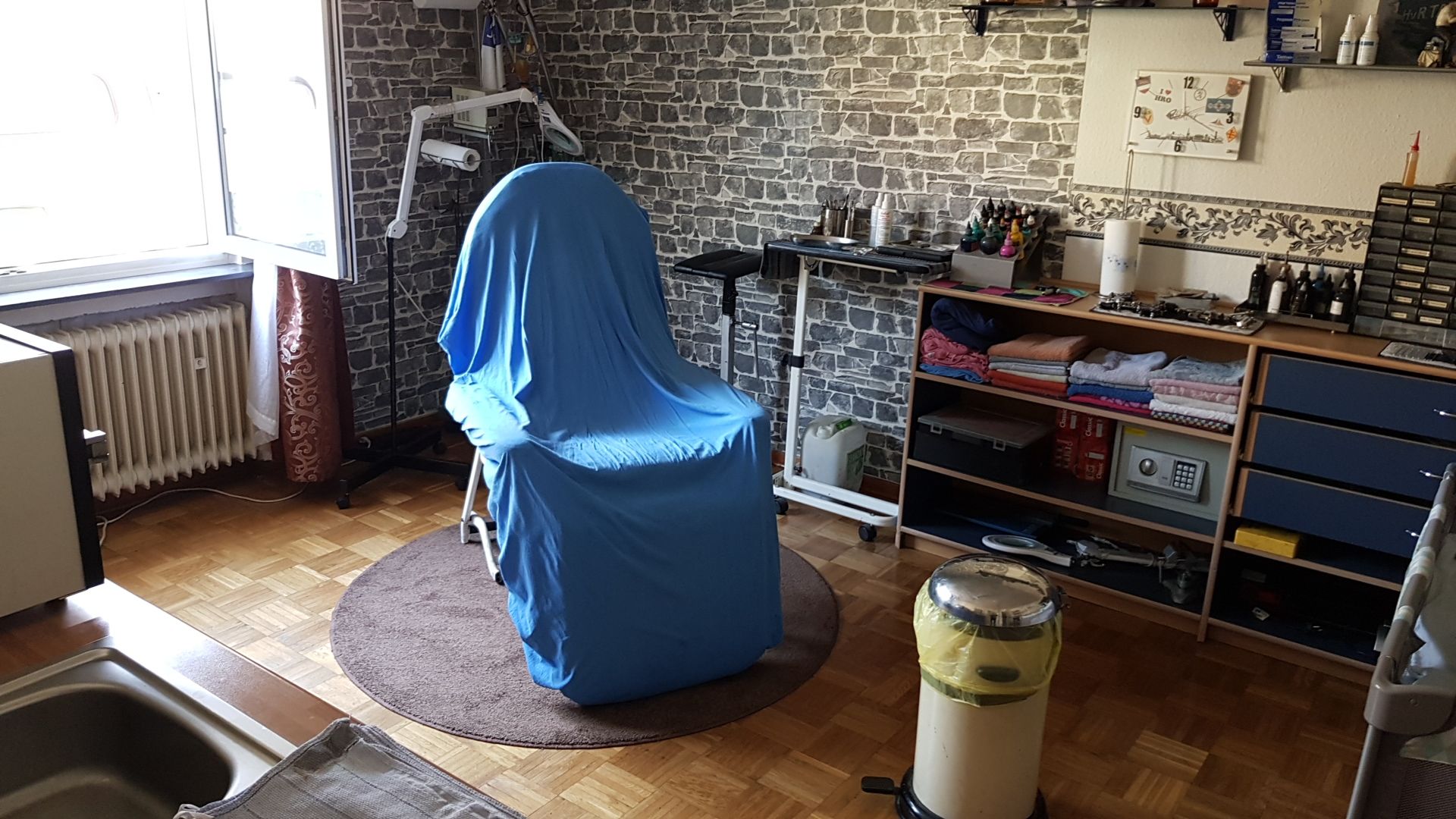 a blue chair covered up in a blue cover