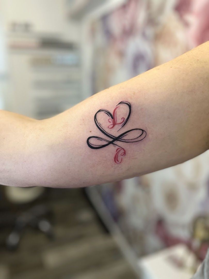 a japanische tattoos in leipzig with a heart and a ribbon, giessen, germany