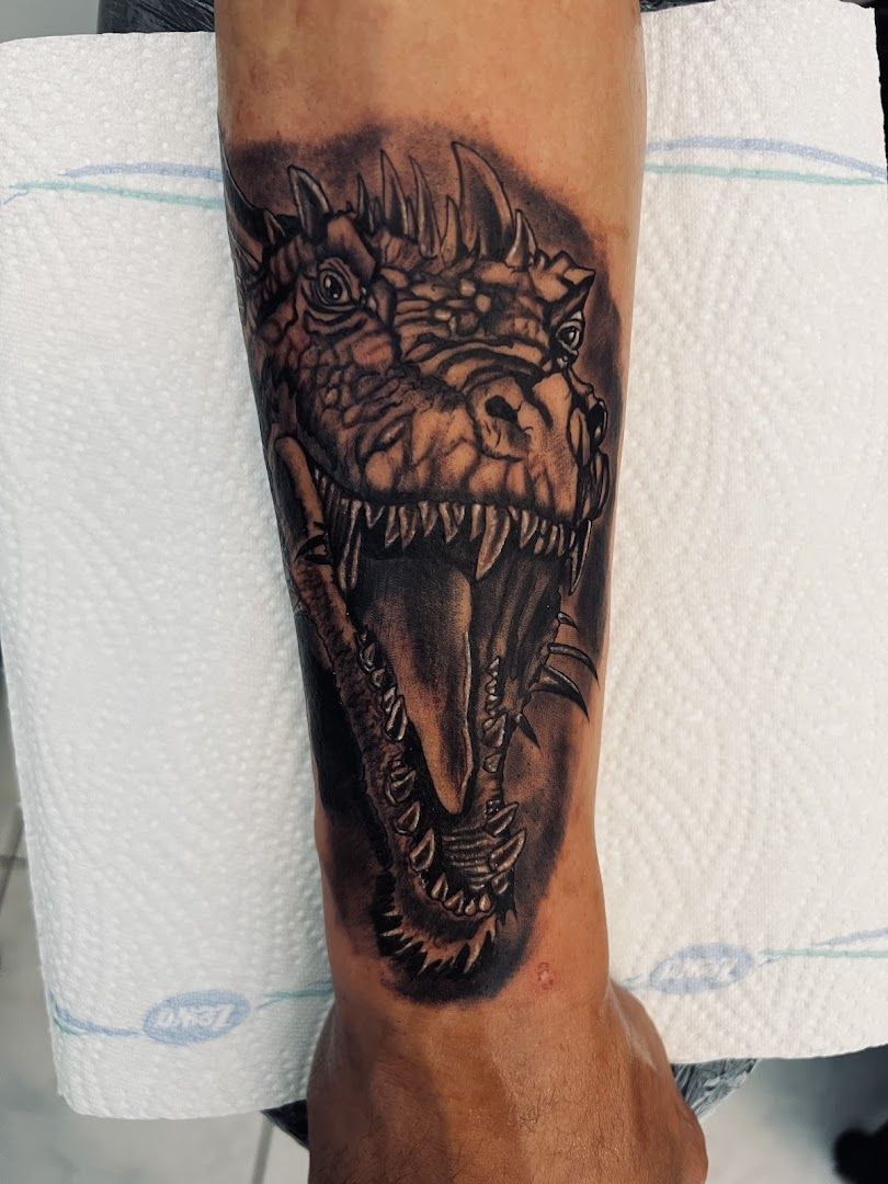 a narben tattoo of a tiger on the leg, burgenlandkreis, germany