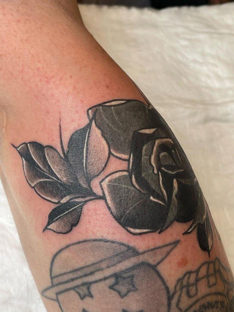 a narben tattoo with a rose on the arm, berlin, germany