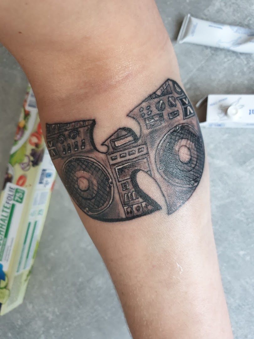 a japanische tattoos in leipzig of a camera on the wrist, kreisfreie stadt zweibrücken, germany