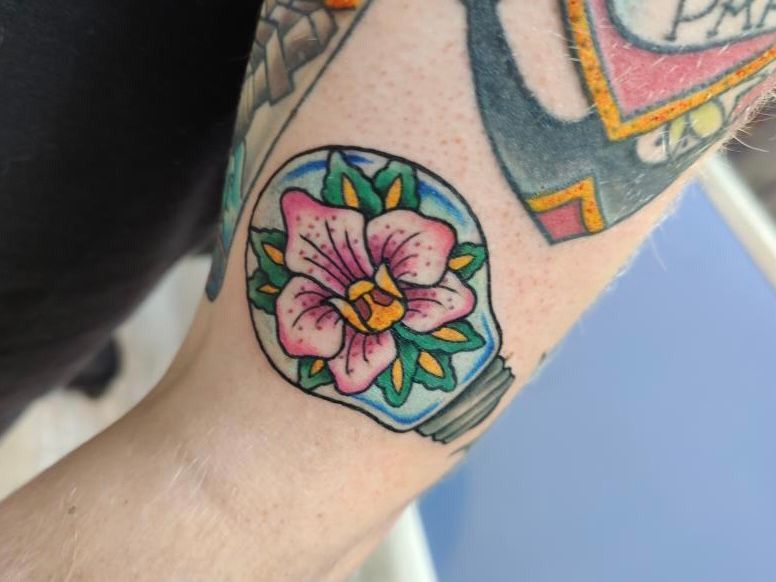 a narben tattoo artist with a flower on his arm, duisburg, germany