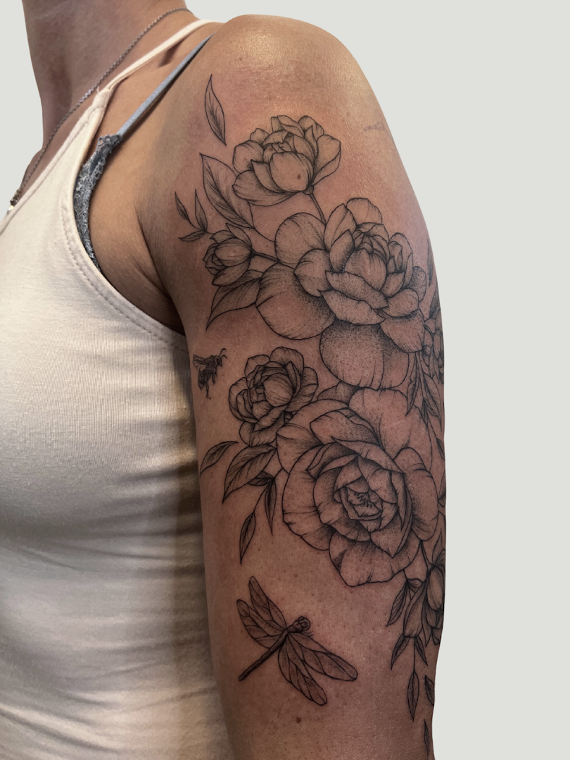 a woman's arm with a black and white rose narben tattoo, birkenfeld, germany