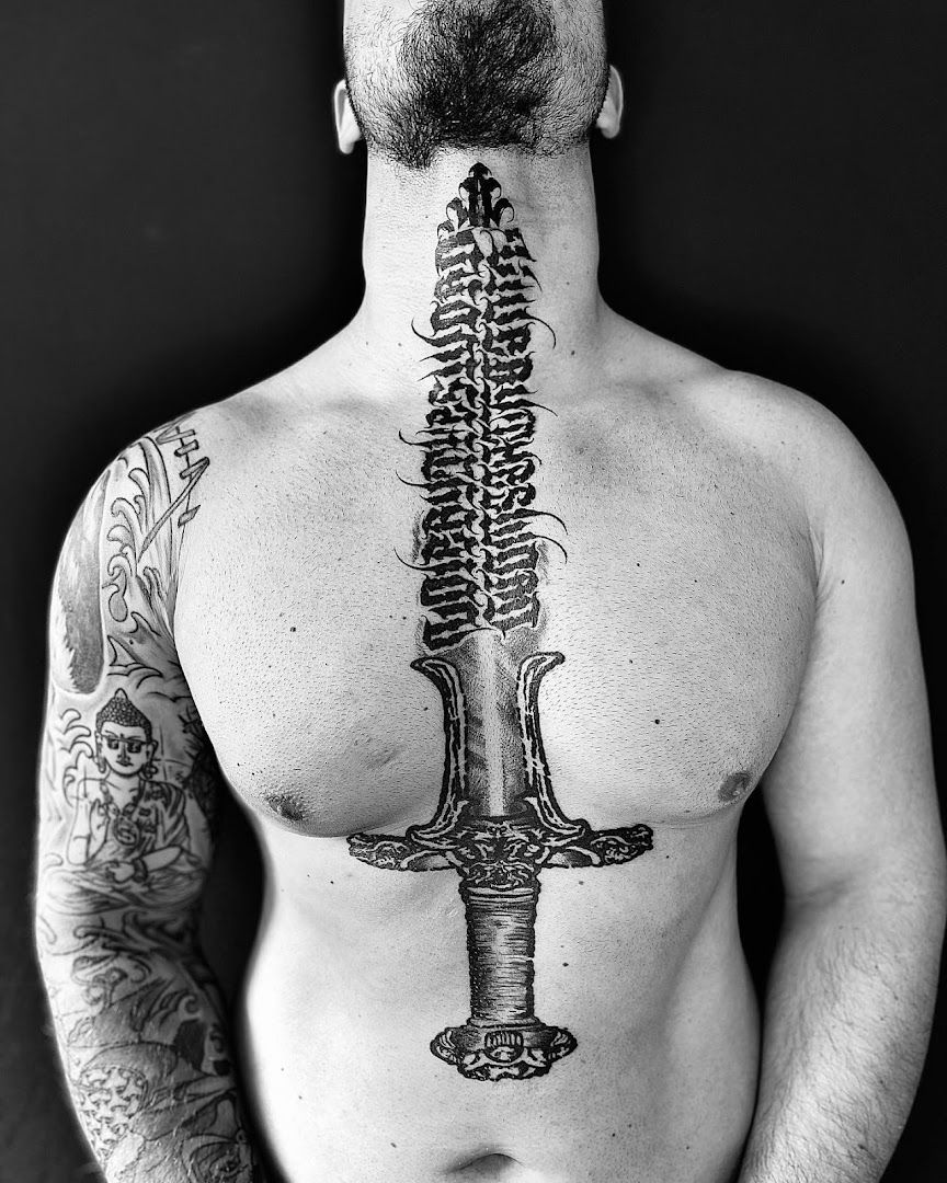 a man with a sword narben tattoo on his back, berlin, germany