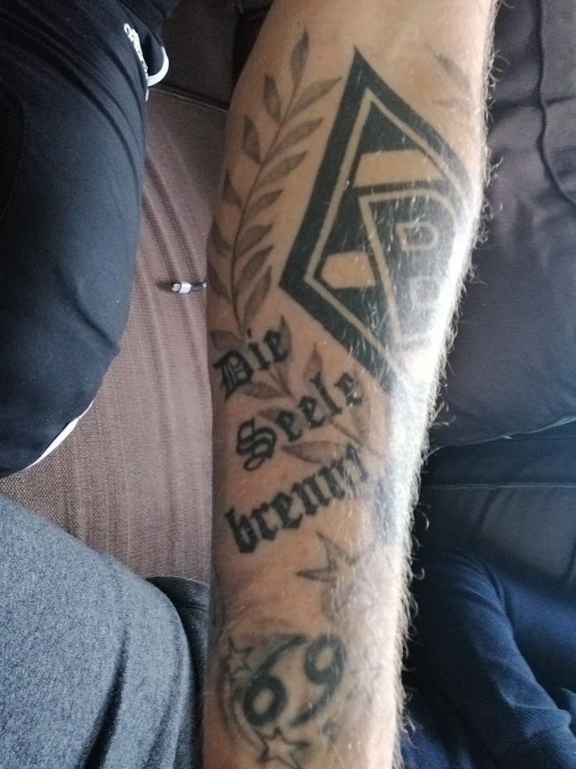 a man with a japanische tattoos in leipzig on his arm, mönchengladbach, germany