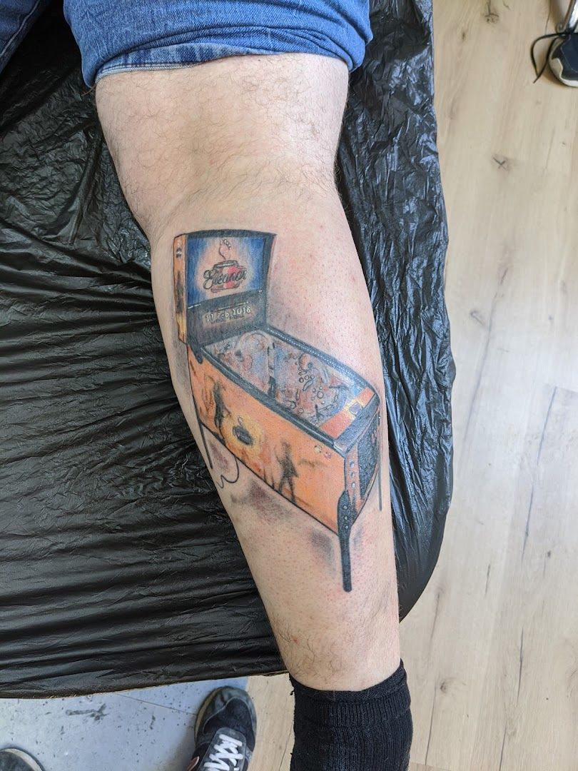 a man with a narben tattoo on his leg, rems-murr, germany