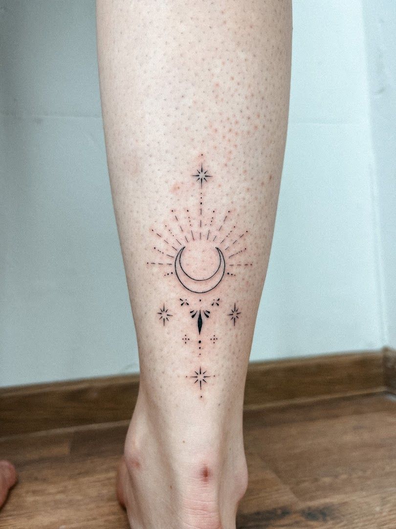 a woman's foot with a narben tattoo of a crescent and stars, herford, germany