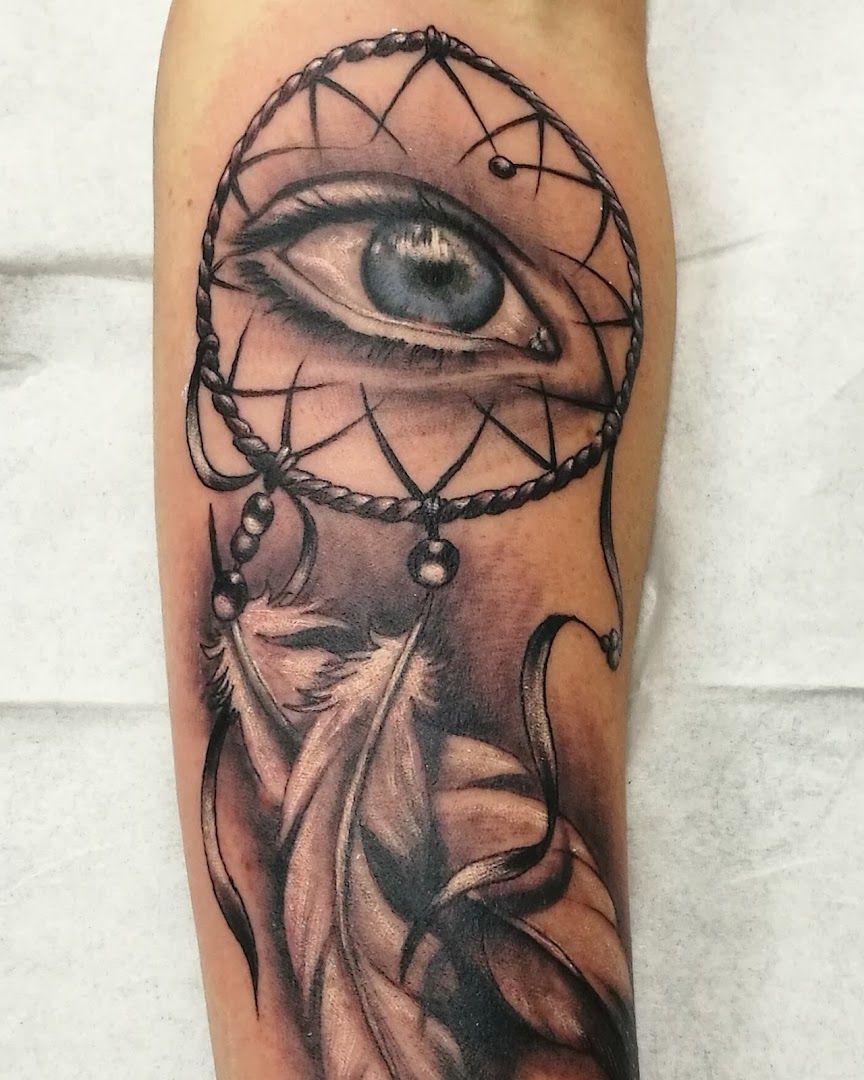 a cover-up tattoo with an eye and a chain around it, barnim, germany